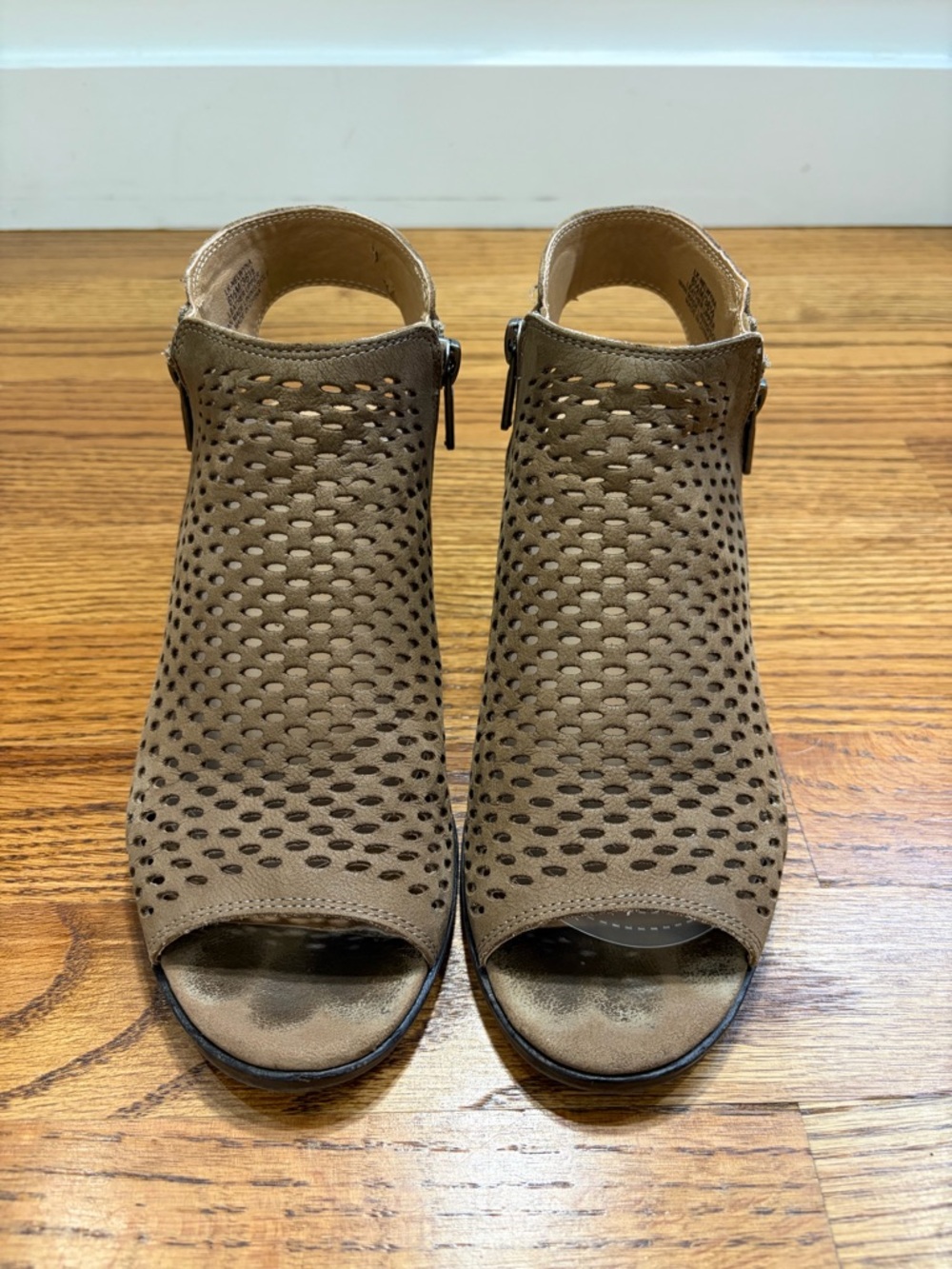 Lucky Brand Nuvena Desert Janeda Leather Bootie 2” Block Heel (6.5) - Picture 2 of 7